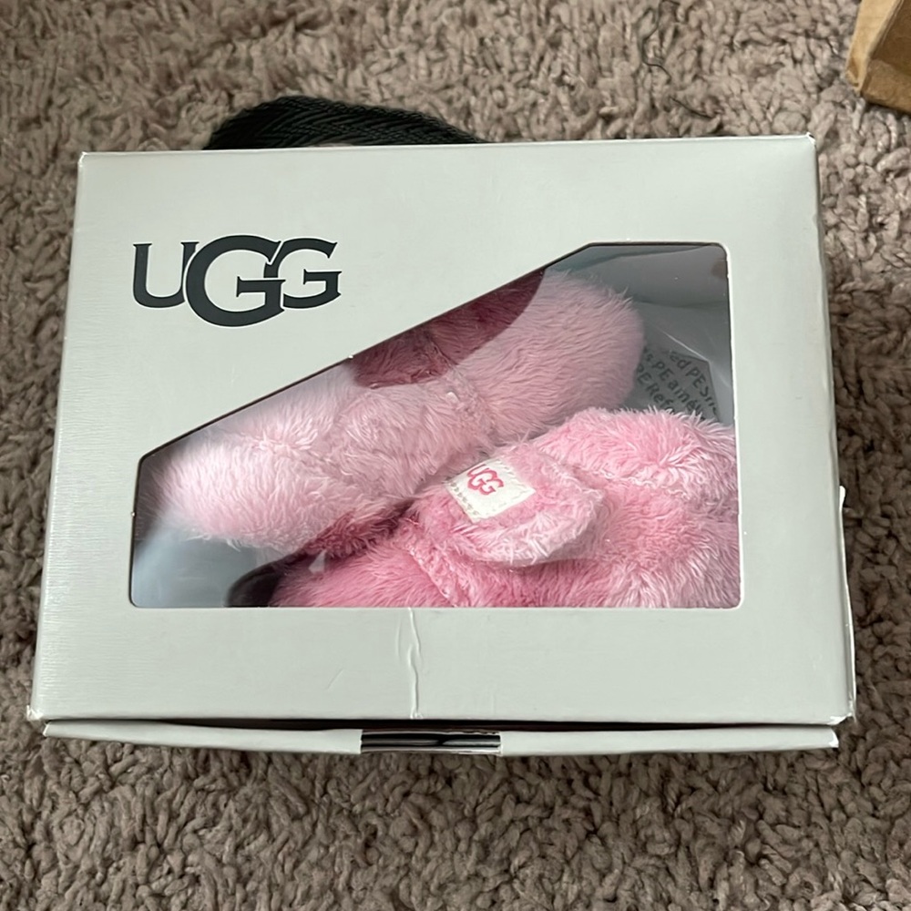Cute booties for baby girl!